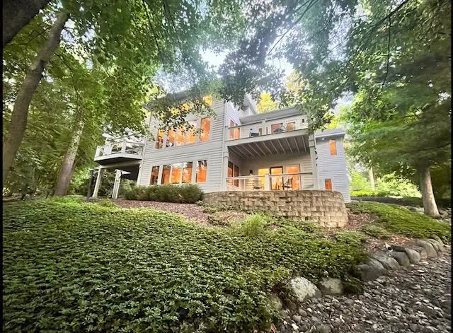 410 Deerpath W, Fontana, WI 53125 - Image #1