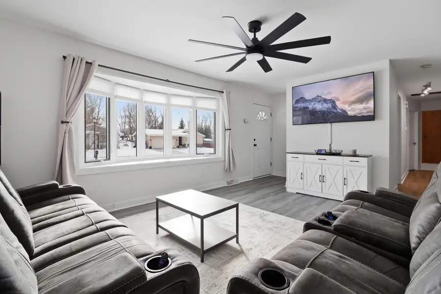 3060 E Stonefield Dr, Oak Creek, WI 53154 - #2