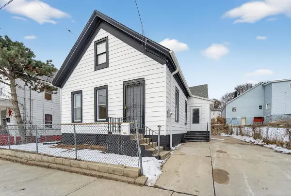 802 Prospect St, Racine, WI 53404