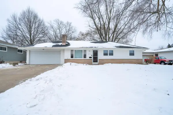 813 N Moreland Blvd, Waukesha, WI 53188