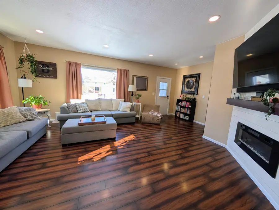 813 N Water St, Watertown, WI 53098 - #3