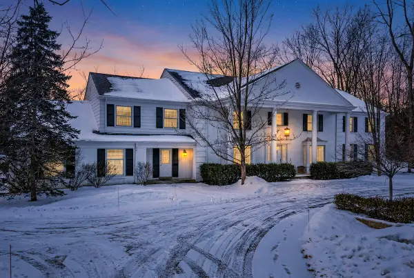 2305 W County Line Rd, River Hills, WI 53217