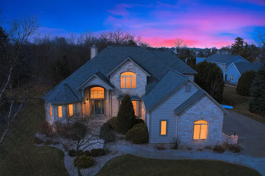 15245 W Woodland Dr, New Berlin, WI 53151 - #2