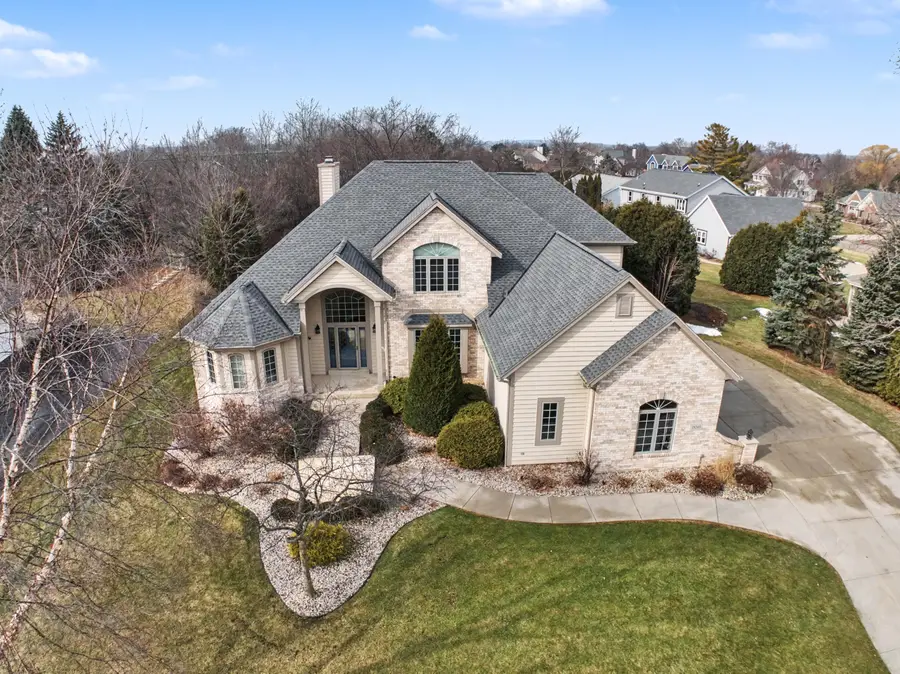 15245 W Woodland Dr, New Berlin, WI 53151 - #3