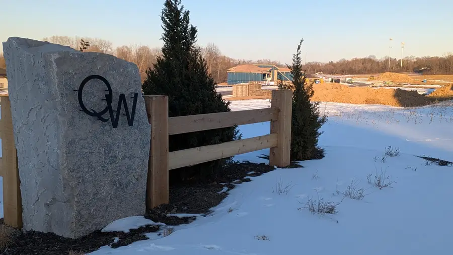 W187 N5120 Emerald Hills Dr, Menomonee Falls, WI 53051 - #2