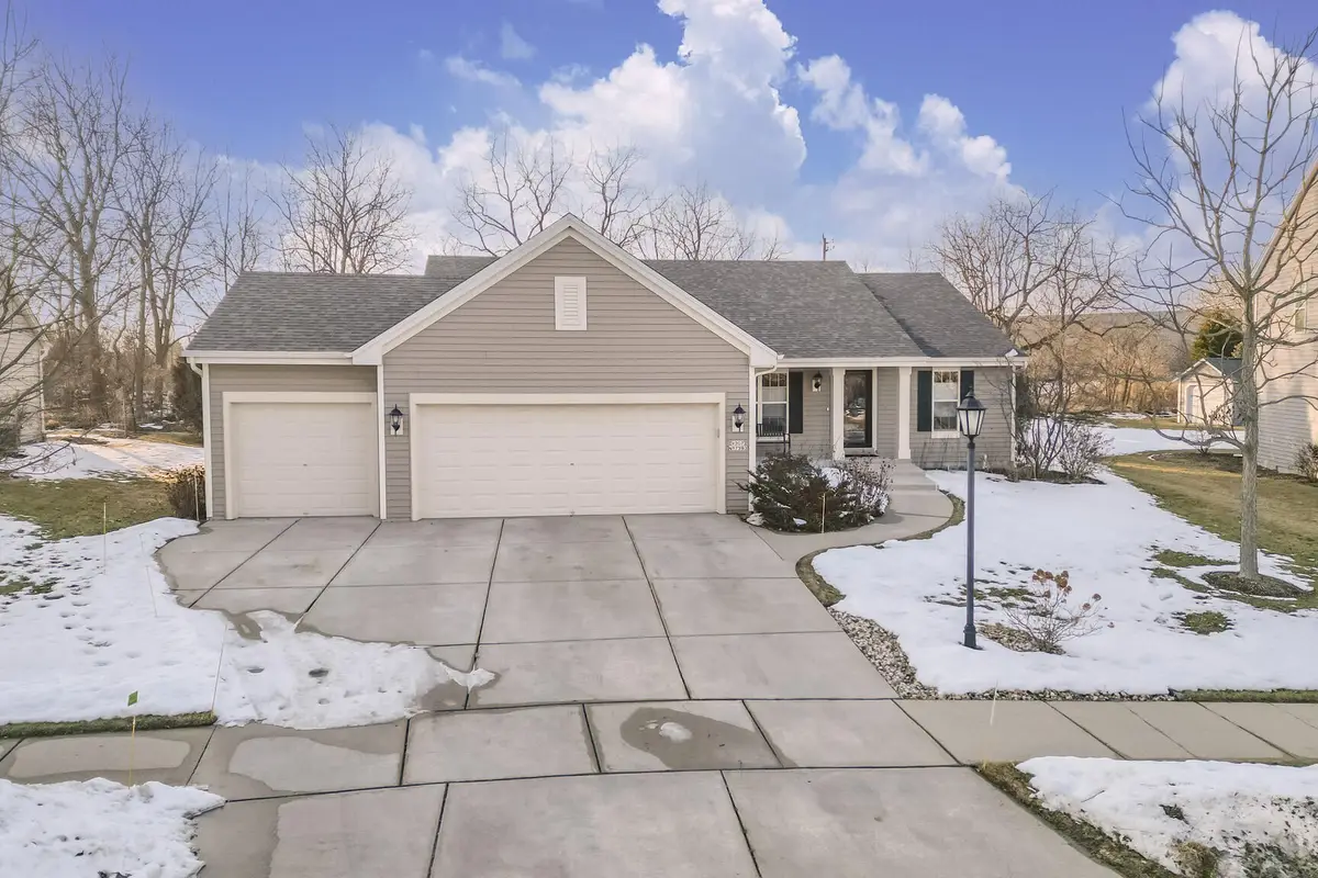 W207N17393 Parkview Dr, Jackson, WI 53037 - #1