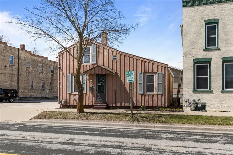 117 S Mill St, Saukville, WI 53080 - #3