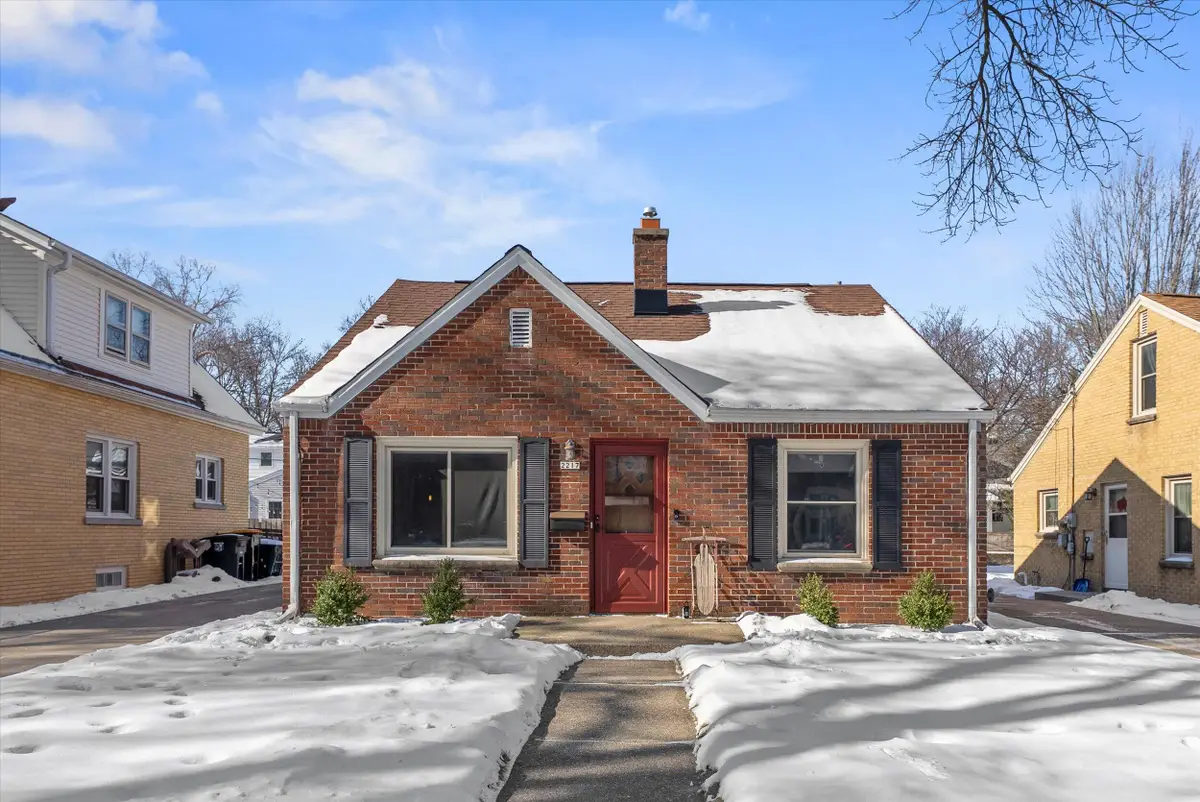 2217 Lefeber Ave, Wauwatosa, WI 53213 - #1