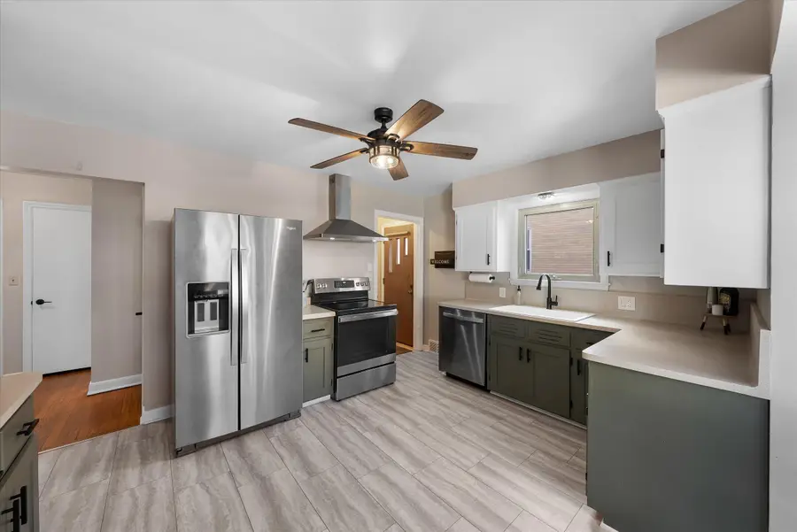 2217 Lefeber Ave, Wauwatosa, WI 53213 - #3