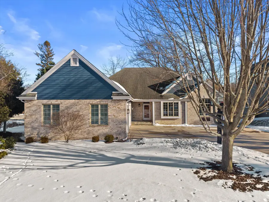 W243N2792 Creekside Dr, Pewaukee, WI 53072 - #2