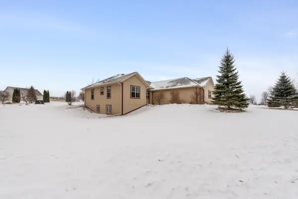 1900 Hillside Rd, Slinger, WI 53086