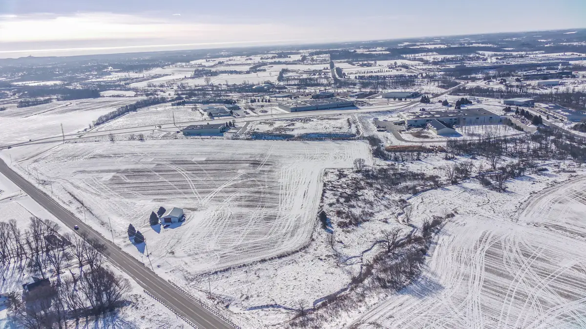 1885 W State St, Hartford, WI 53027 - #1