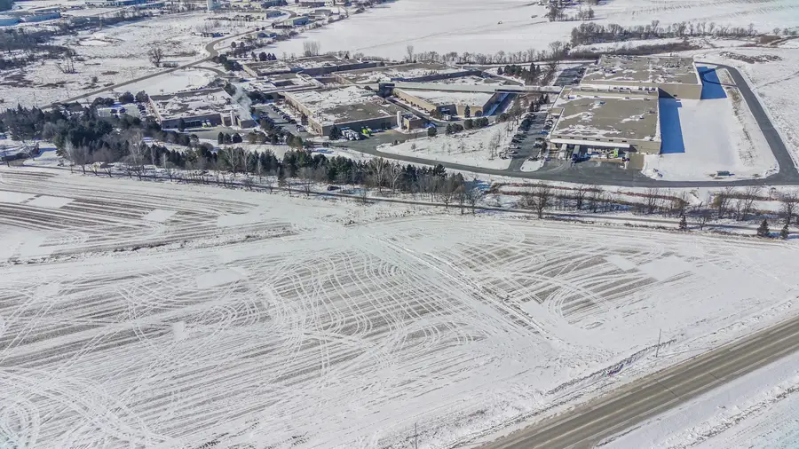 1885 W State St, Hartford, WI 53027 - #2