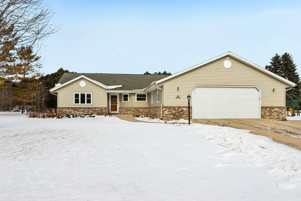 N73W15968 Alpine Ln, Menomonee Falls, WI 53051 - #1
