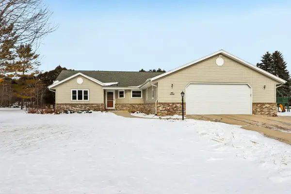 N73W15968 Alpine Ln, Menomonee Falls, WI 53051