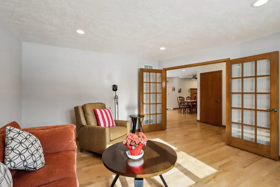 N73W15968 Alpine Ln, Menomonee Falls, WI 53051 - #2