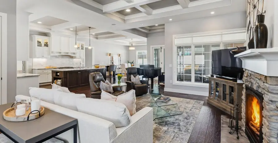 13675 N Legacy Hills Dr, Mequon, WI 53097 - #3