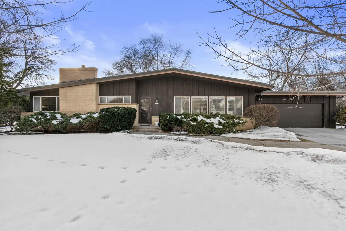 7535 N Fairchild Rd, Fox Point, WI 53217 - #1