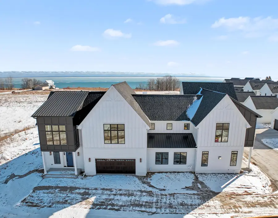 496 Bastle Wynd, Port Washington, WI 53074 - #2