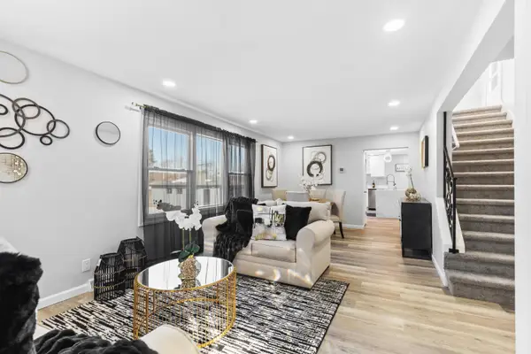 6352 N 104th St, Milwaukee, WI 53225