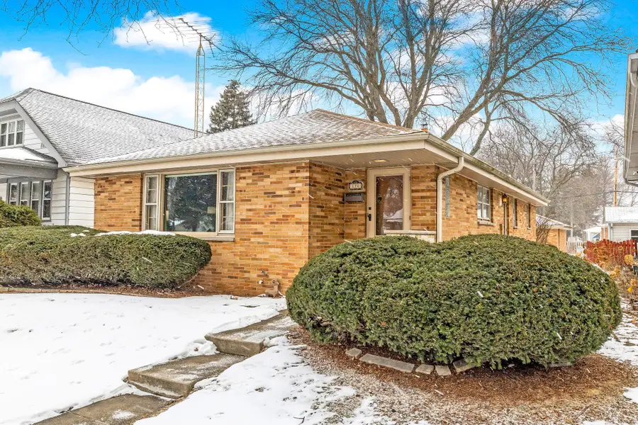 174 W Saveland Ave, Milwaukee, WI 53207 - #2