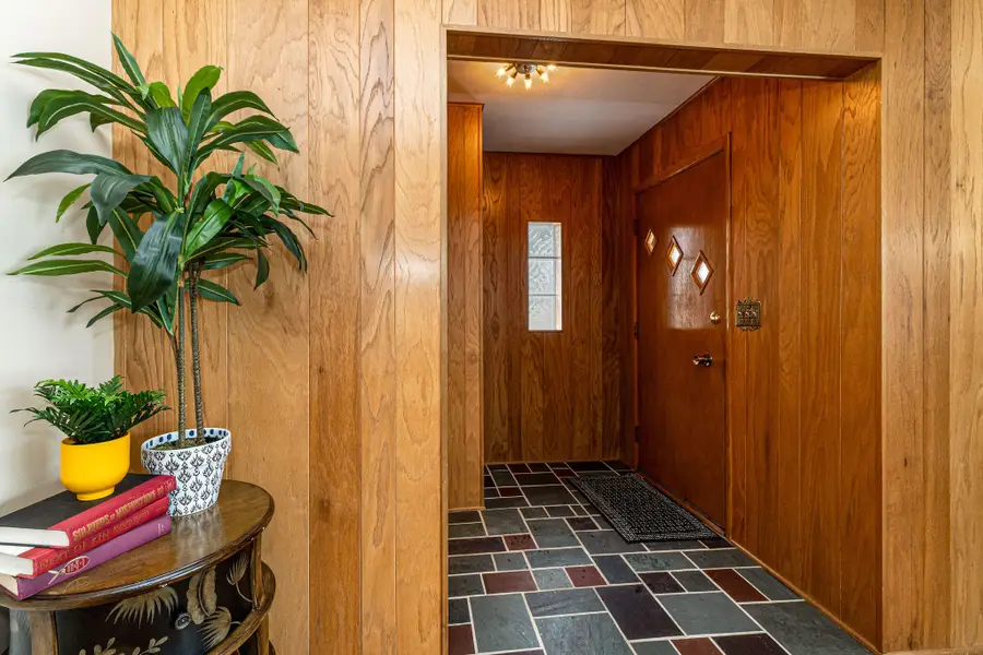 174 W Saveland Ave, Milwaukee, WI 53207 - #3