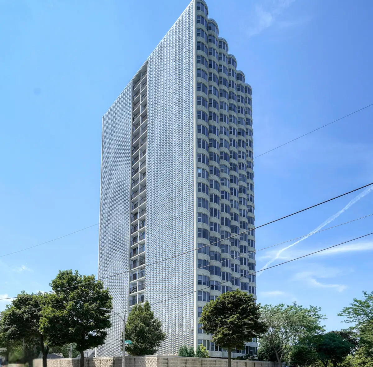 2525 S Shore Dr, Milwaukee, WI 53207 - Image #1