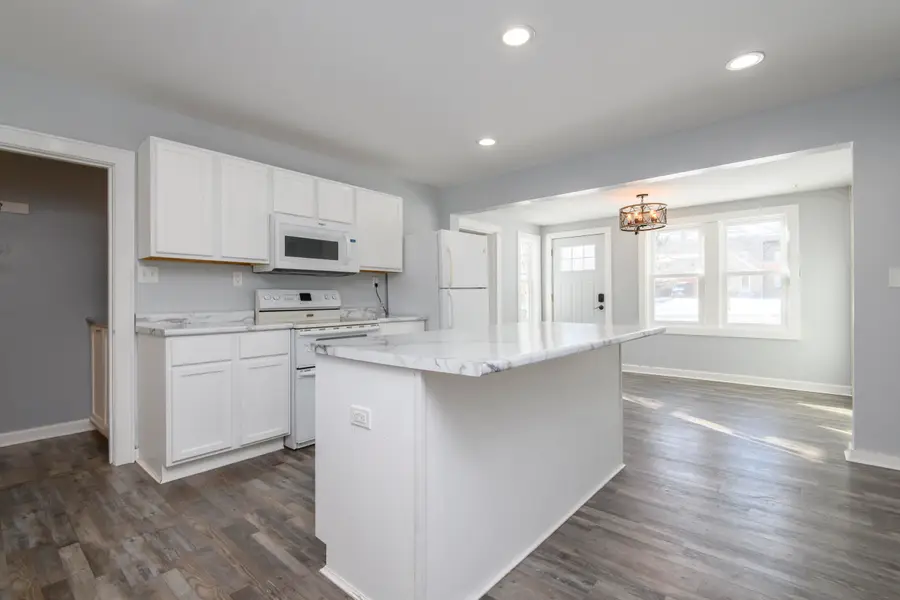 3554 S 84th St, Milwaukee, WI 53228 - Image #2