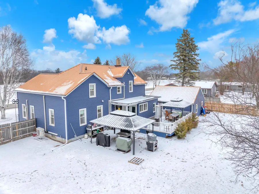 615 E Washington Ave, Cleveland, WI 53015 - #3