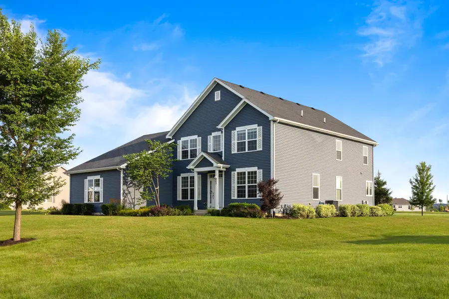 465 Chasefield Dr, Williams Bay, WI 53191 - #3