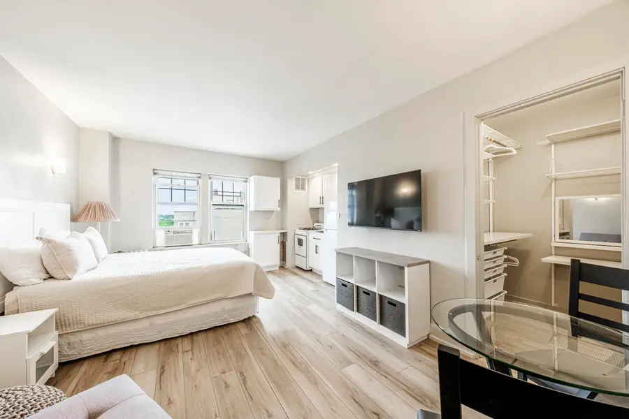 1028 E Juneau Ave, Milwaukee, WI 53202 - Image #2