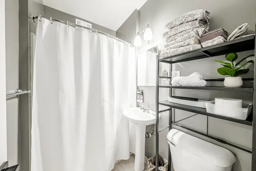 1028 E Juneau Ave, Milwaukee, WI 53202 - Image #3