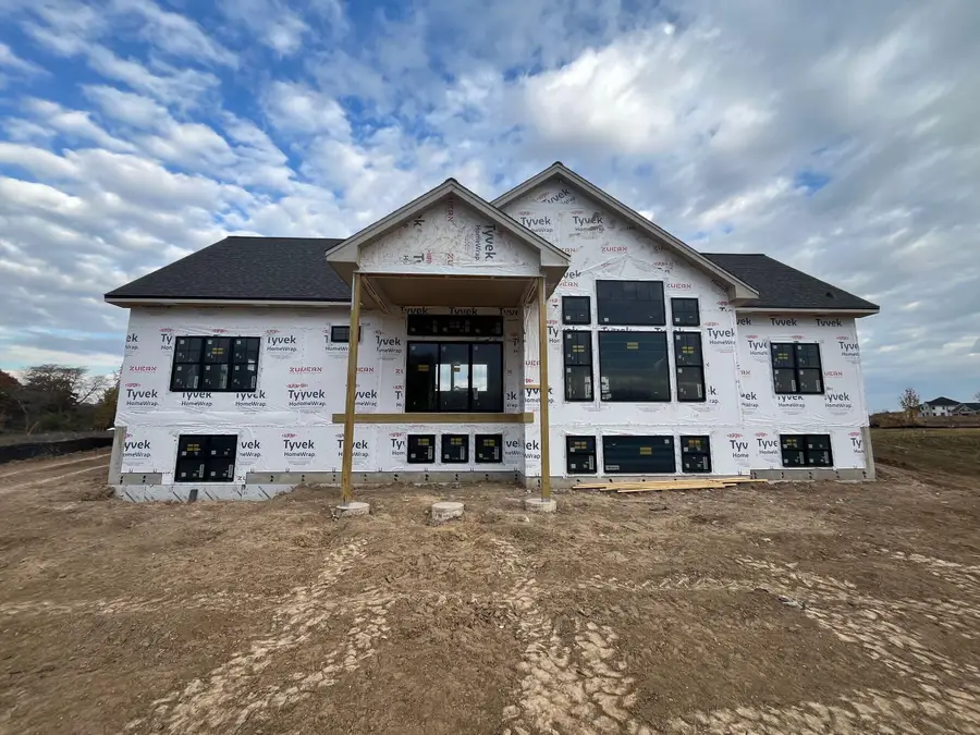 9401 W Huntington Dr, Mequon, WI 53097 - #3