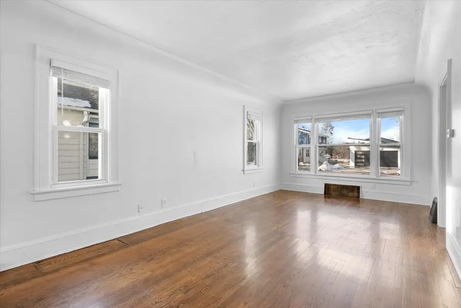 911 W Eula Ct, Glendale, WI 53209 - #2