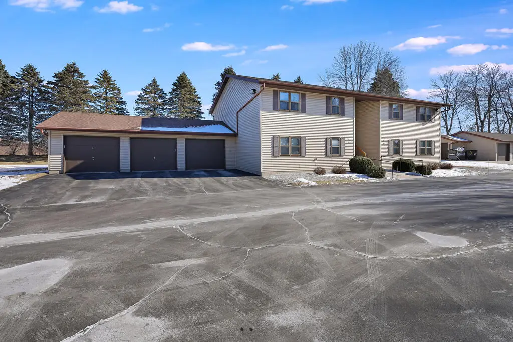 910 E Cedar Ave, Manitowoc, WI 54220 - Image #1