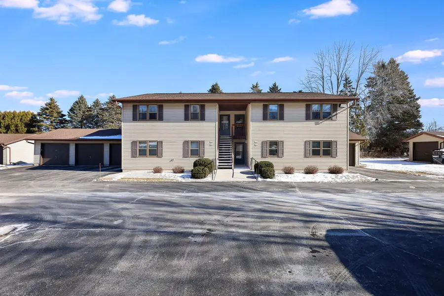 910 E Cedar Ave, Manitowoc, WI 54220 - Image #2