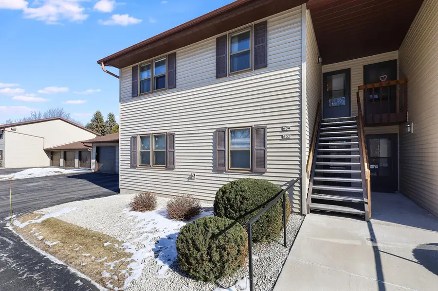 910 E Cedar Ave, Manitowoc, WI 54220 - Image #3