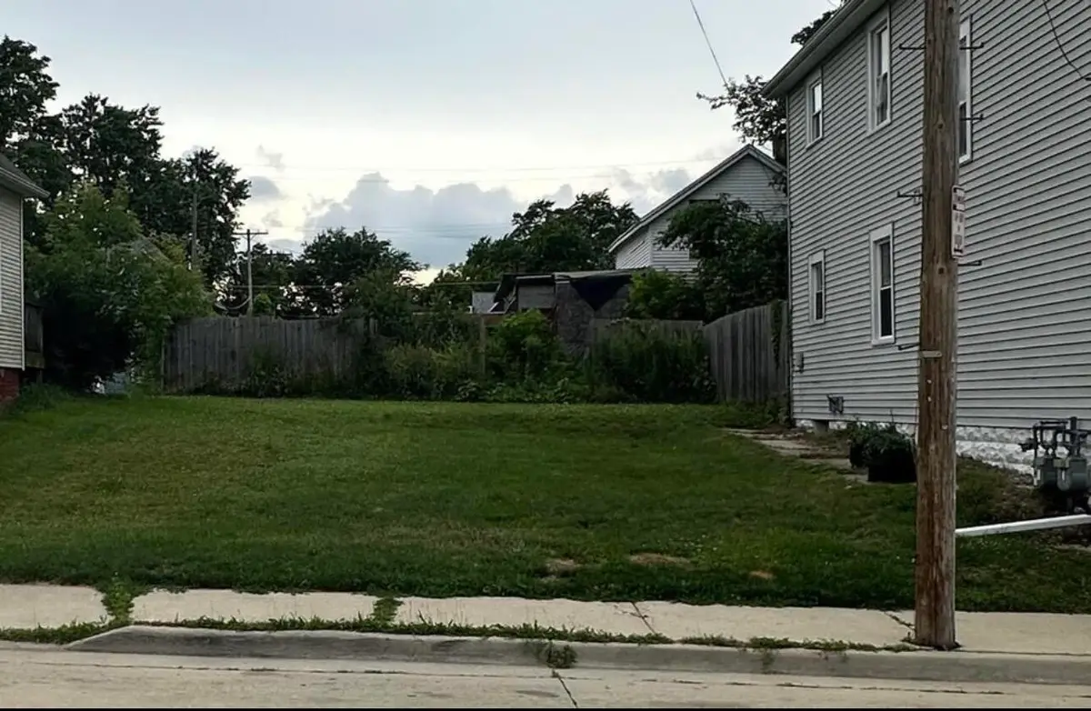 1016 Davis Pl, Racine, WI 53403 - Image #1