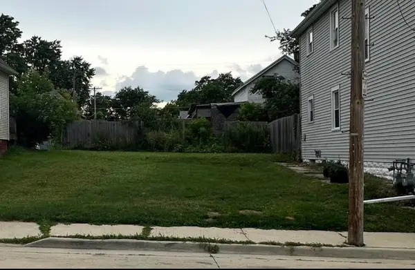 1016 Davis Pl, Racine, WI 53403