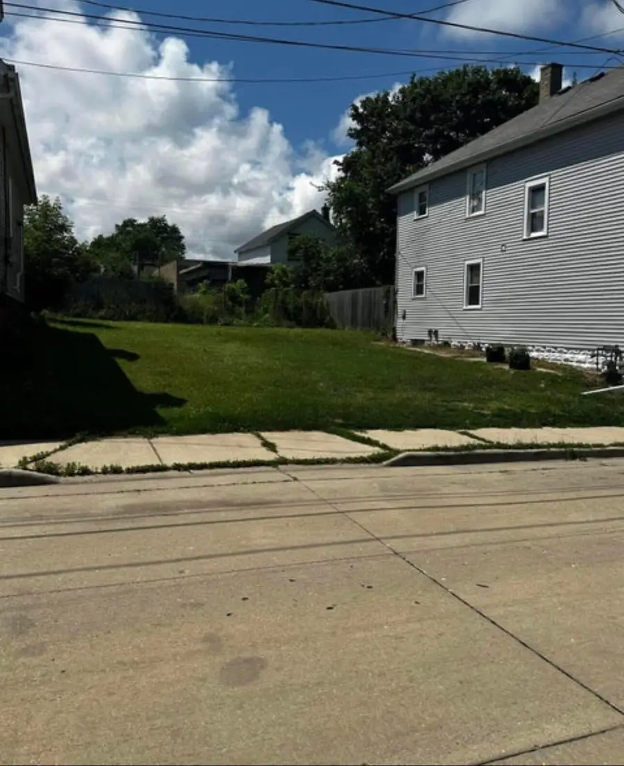 1016 Davis Pl, Racine, WI 53403 - Image #2