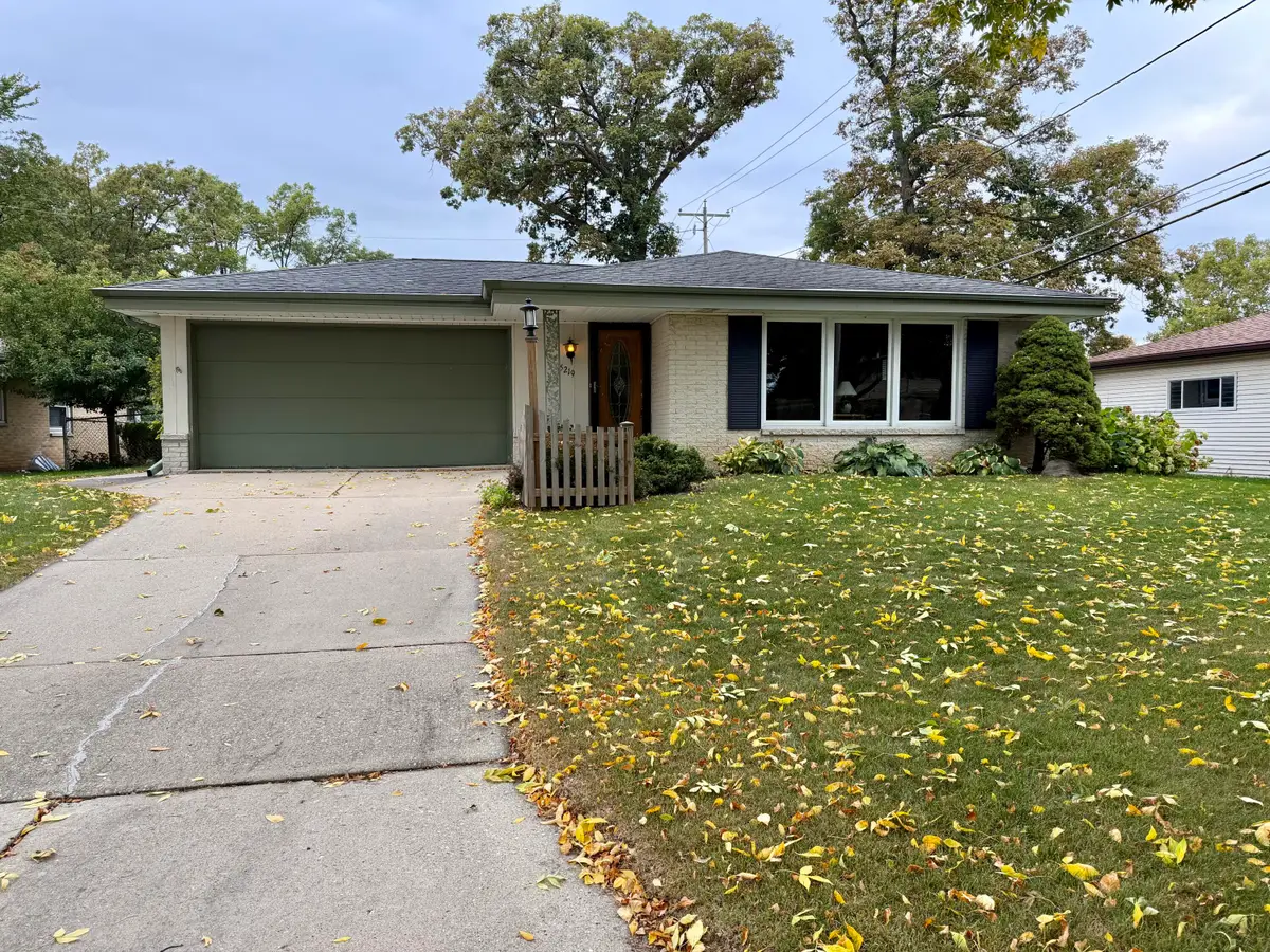 5219 S 7th St, Milwaukee, WI 53221 - #1