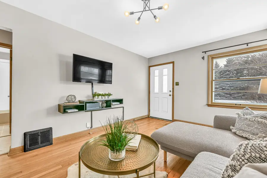 5648 N Dexter Ave, Glendale, WI 53209 - #3