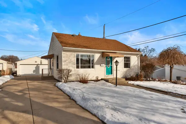 3756 E Waterford Pl, Saint Francis, WI 53235