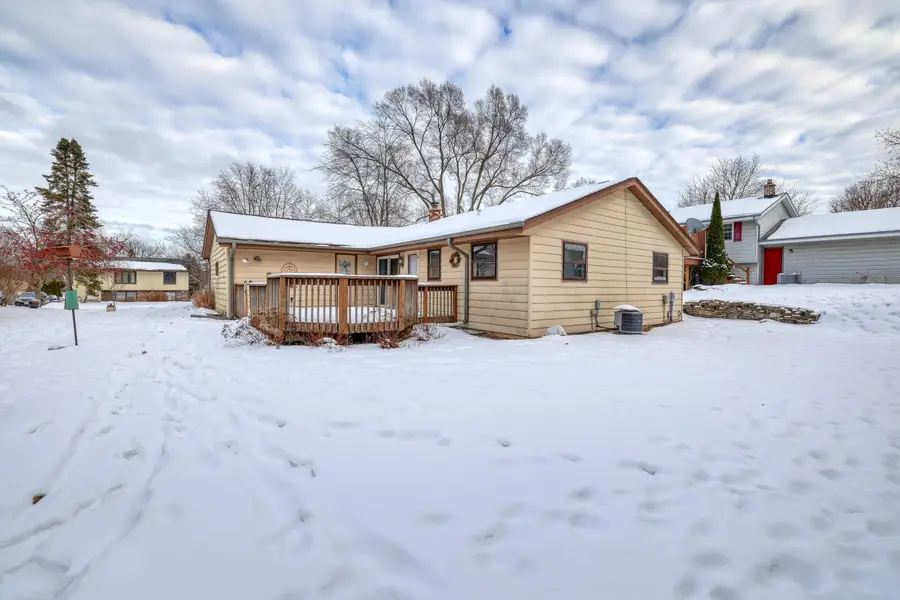 244 Willow Ct, Hartland, WI 53029 - #2