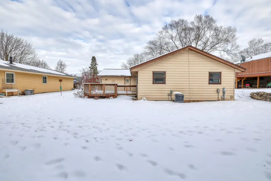 244 Willow Ct, Hartland, WI 53029 - #3
