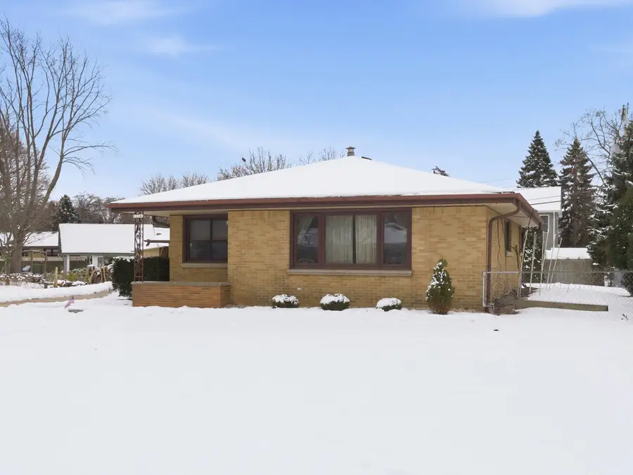 11141 W Mallory Ave, Hales Corners, WI 53130 - #2