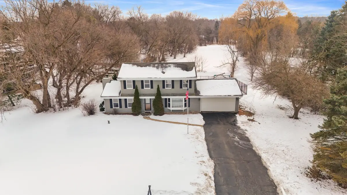 S38W27600 Windsong Rdg, Waukesha, WI 53189 - #1