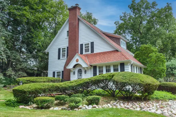 1158 Kavanaugh Pl, Wauwatosa, WI 53213