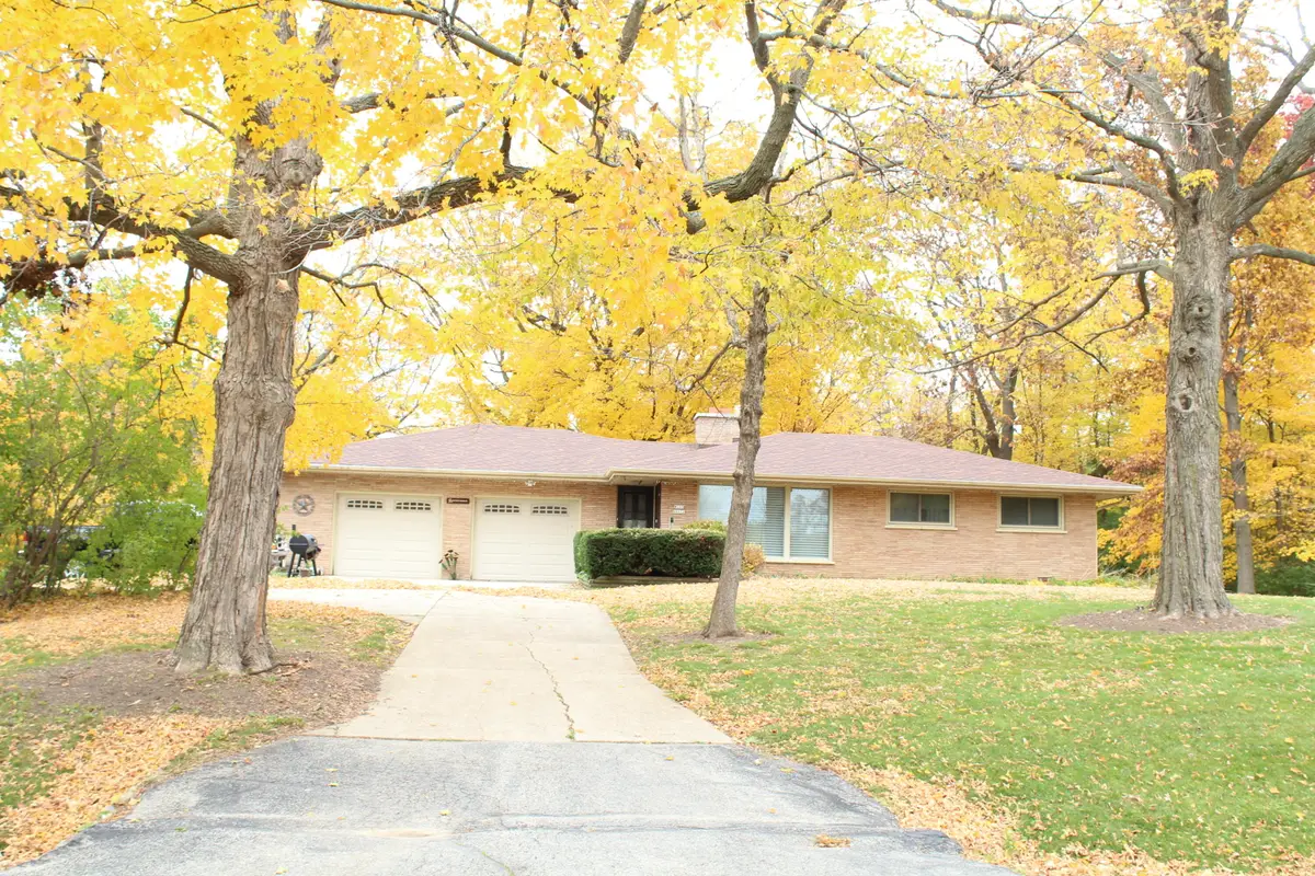 W153N9972 Neptune Dr, Germantown, WI 53022 - #1