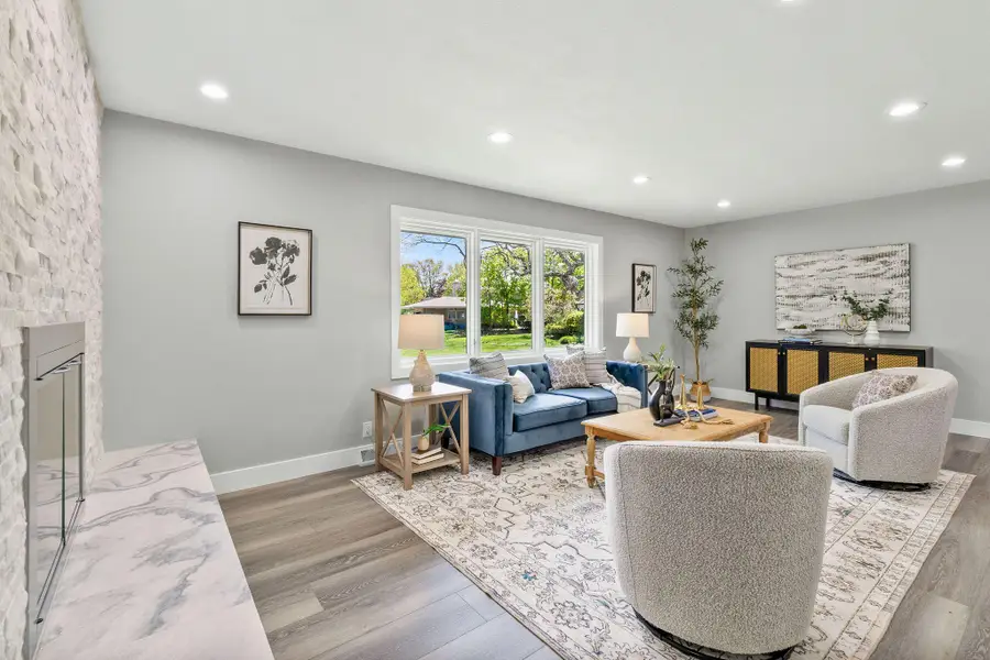 250 W Suburban Ct, Fox Point, WI 53217 - #3